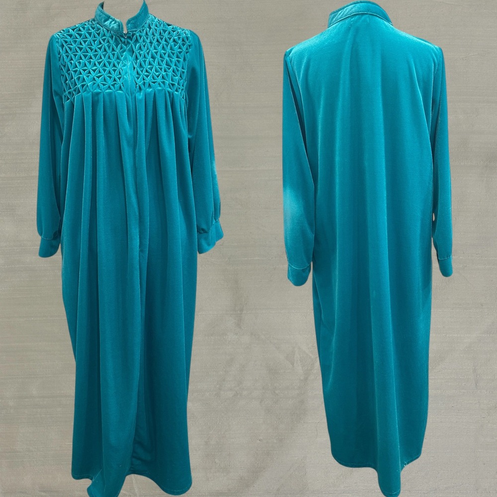 VTG Only Necessities Teal Velveteen Robe Gown Smocked Front Zipper Long Sleeve M